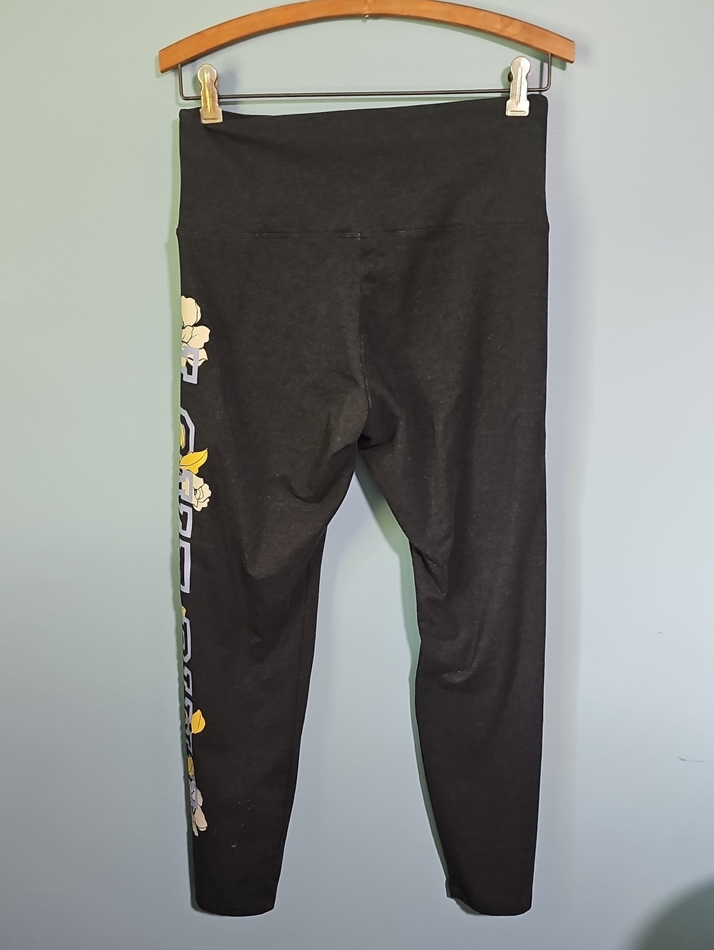 Victoria's Secret Floral LOVE PINK High-Waisted Yoga Pants Size Large - Picture 3 of 4
